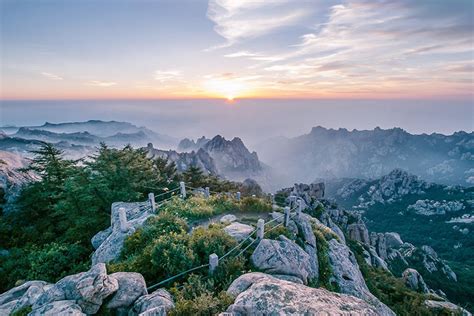 如何坐車去嶗山：嶗山的風景不僅僅是山巒與綠樹，它更像是一部活生生的歷史教科書。